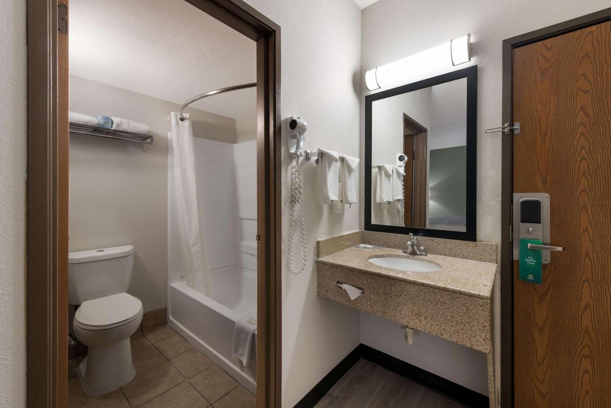 Quality Kansas Inn 2*